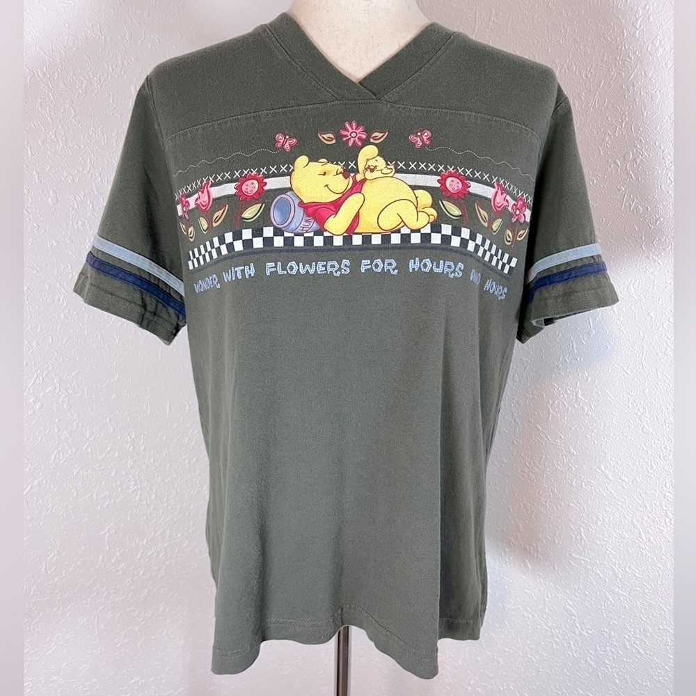 VNTG Y2K Disney Winnie the Pooh V-Neck Short Sleeve Tee Shirt